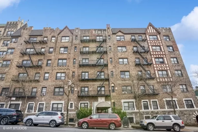 Exterior of 130 Bay Ridge Parkway in Bay Ridge, Brooklyn
