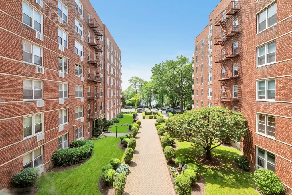 courtyard 9201 Shore Road The Len co-op Bay Ridge Brooklyn